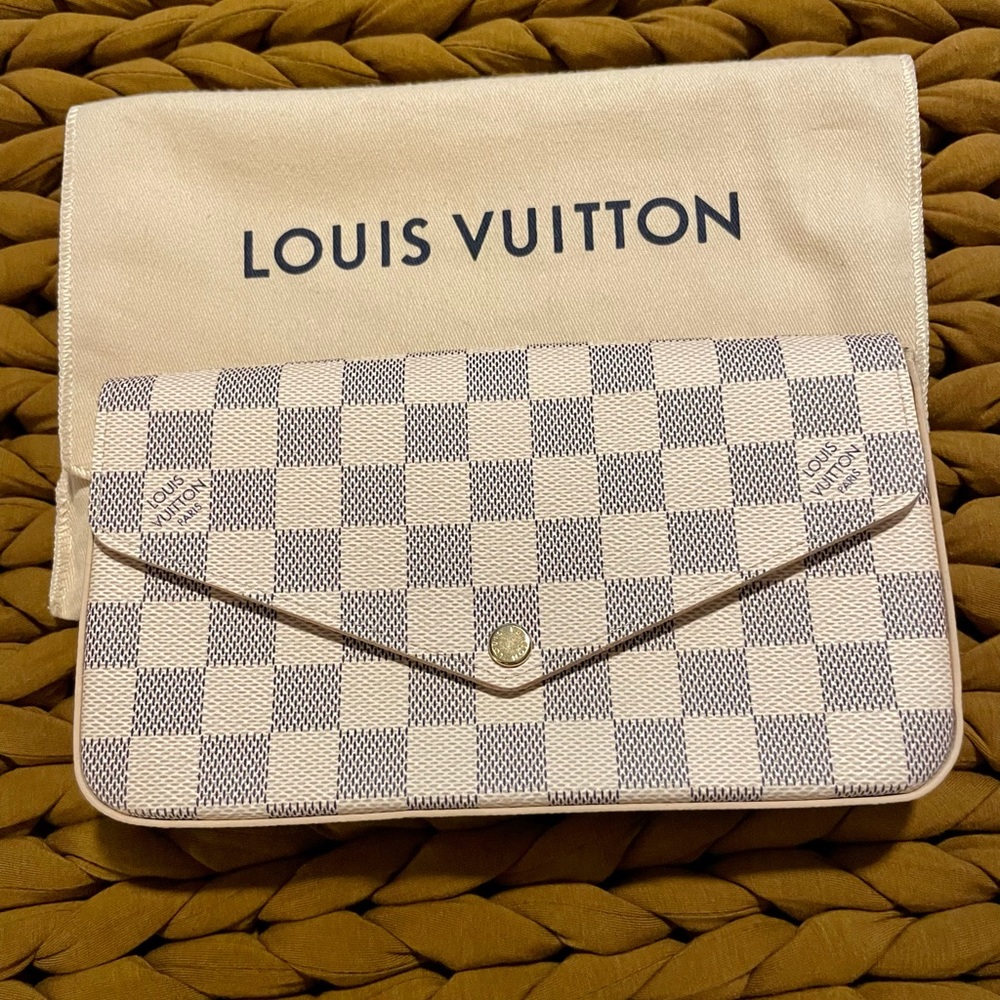 Louis Vuitton Pochette Felicie in Damier Azur